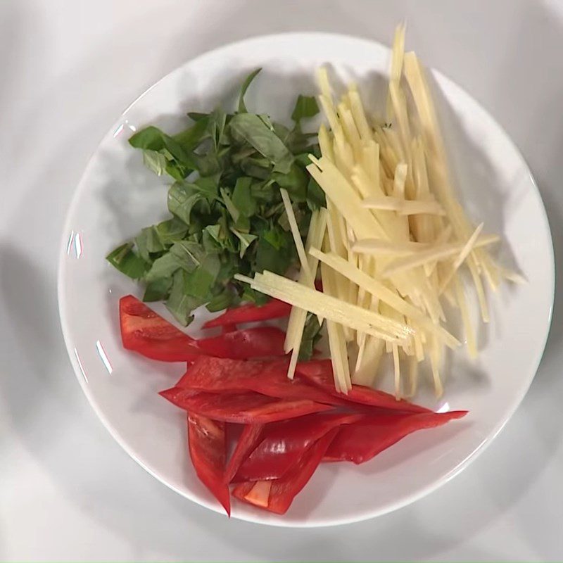 Step 1 Prepare ingredients Stir-fried lotus root with vegetables