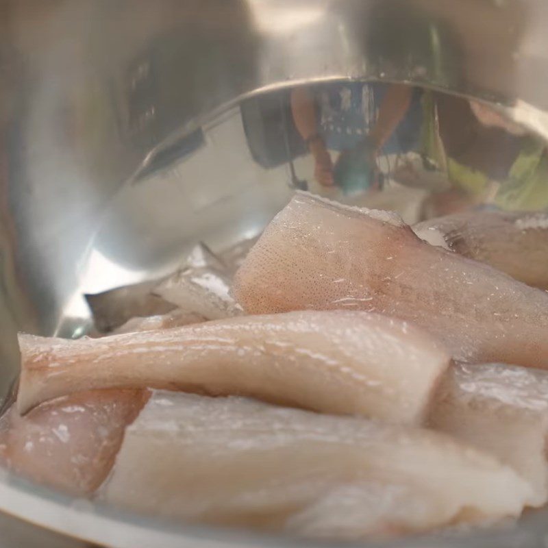 Step 1 Prepare the ingredients for Braised Snakehead Fish with Vegetables