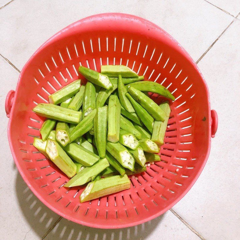 Step 1 Prepare the ingredients for Stir-fried Okra with Garlic