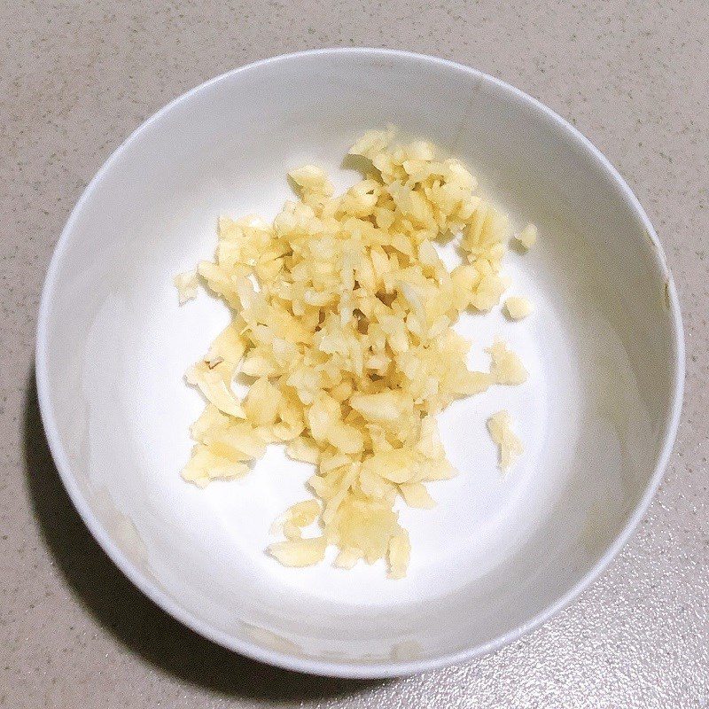 Step 1 Prepare the ingredients for Stir-fried Okra with Garlic