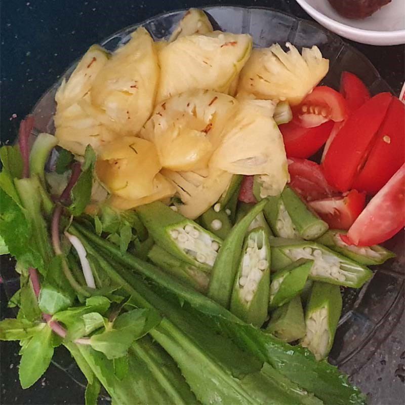 Step 1 Prepare the ingredients for Sour Fish Soup with Red Tilapia