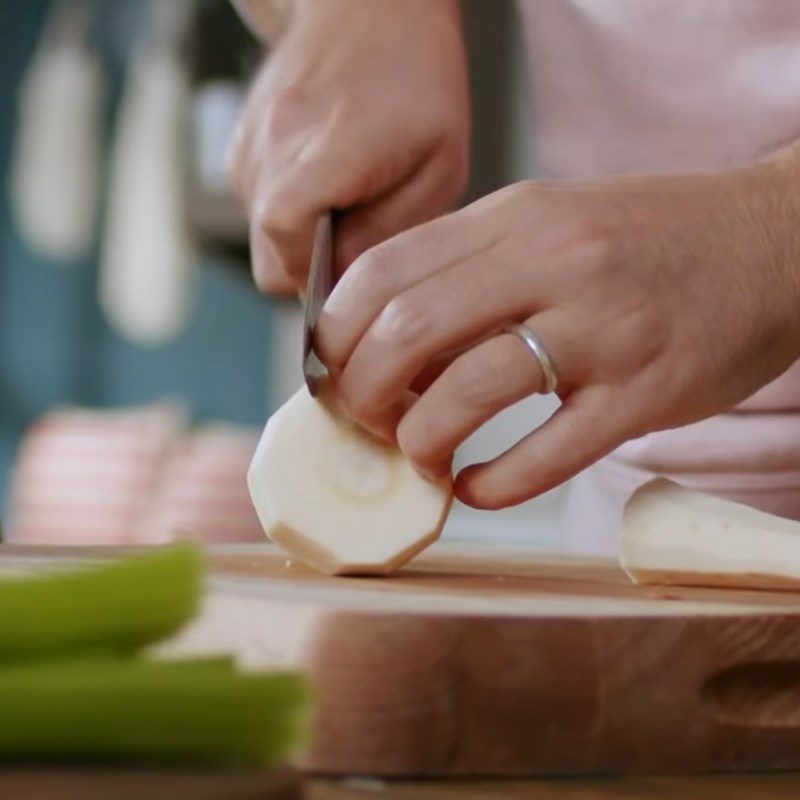 Step 1 Prepare the ingredients for Canned sardine bread with fried egg