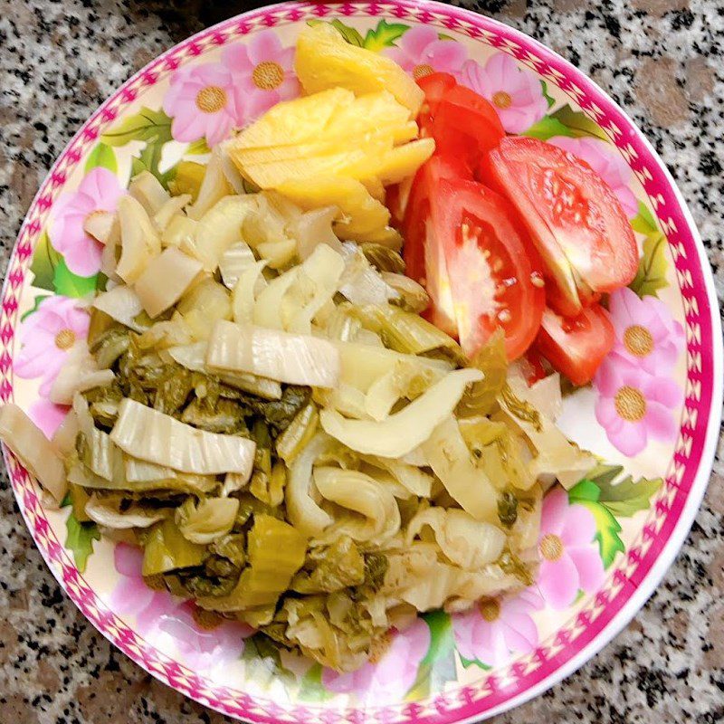 Step 1 Prepare the ingredients for Stir-fried beef with sour pickles (sour mustard greens)