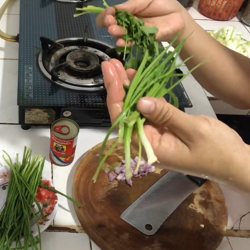 Step 1 Prepare the ingredients Canned sardines stir-fried with gourd