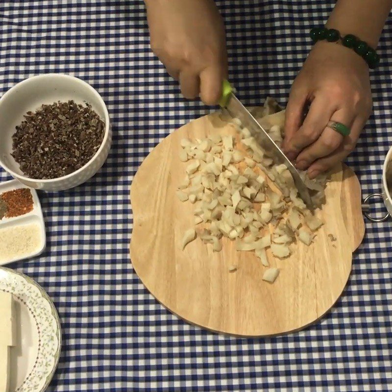 Step 1 Prepare ingredients for vegetarian stuffed gourd soup