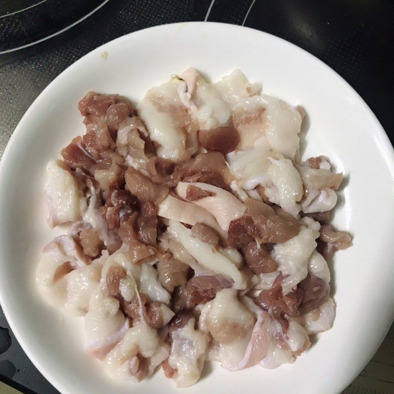 Step 1 Prepare the ingredients for Pork Kimchi Soup (recipe shared by a user)