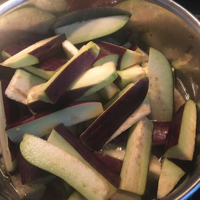 Step 1 Prepare the ingredients for Stir-fried Eggplant with Minced Meat