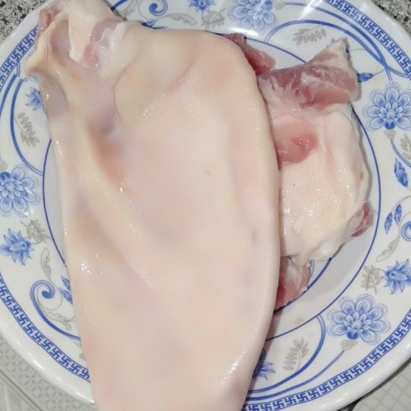 Step 1 Prepare the ingredients for boiled pig ears