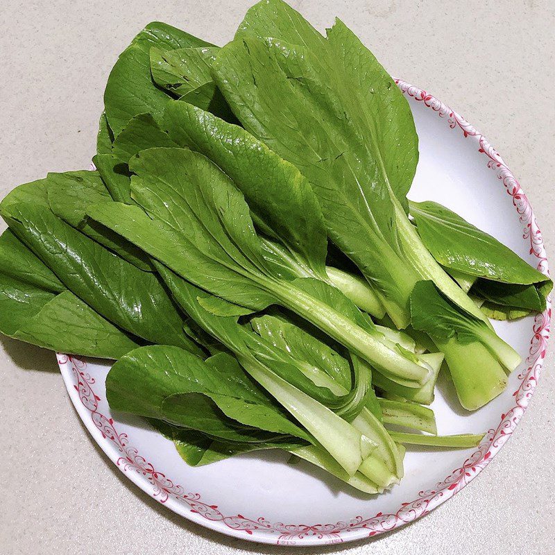 Step 1 Prepare the Ingredients for Stir-fried Bok Choy with Beef (recipe shared by a user)