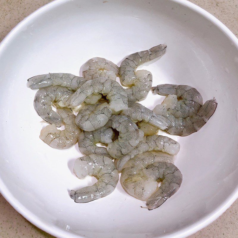 Step 1 Prepare ingredients for Stir-fried Shrimp with Straw Mushrooms