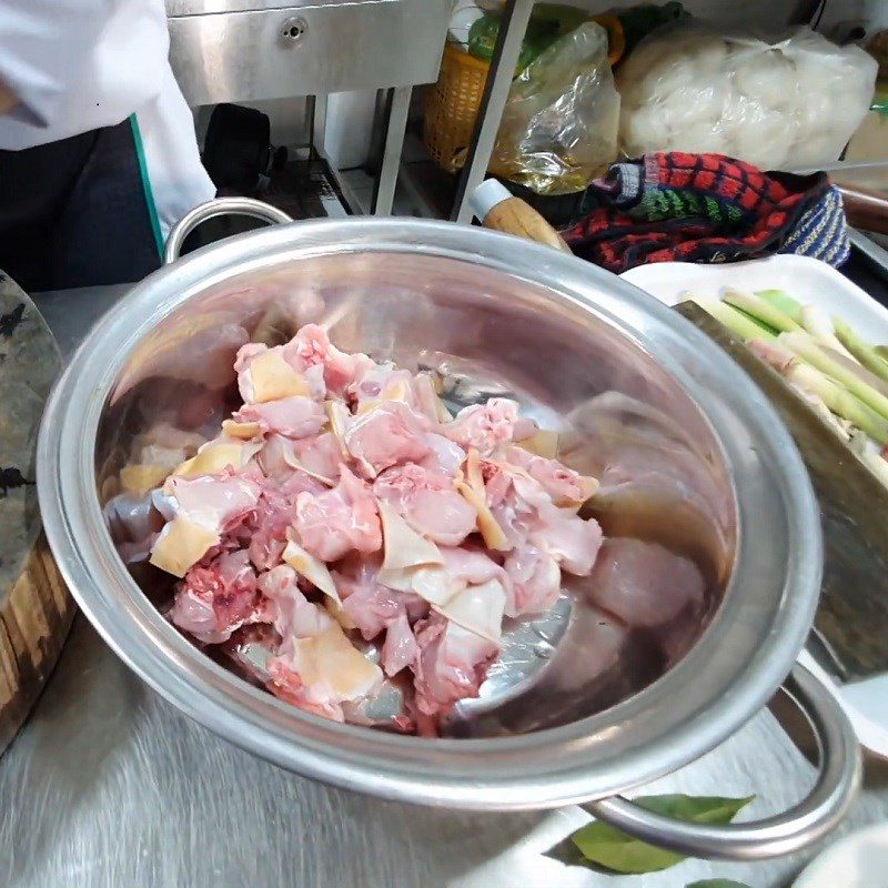 Step 1 Prepare the ingredients for Fried Rabbit Meat with Sesame