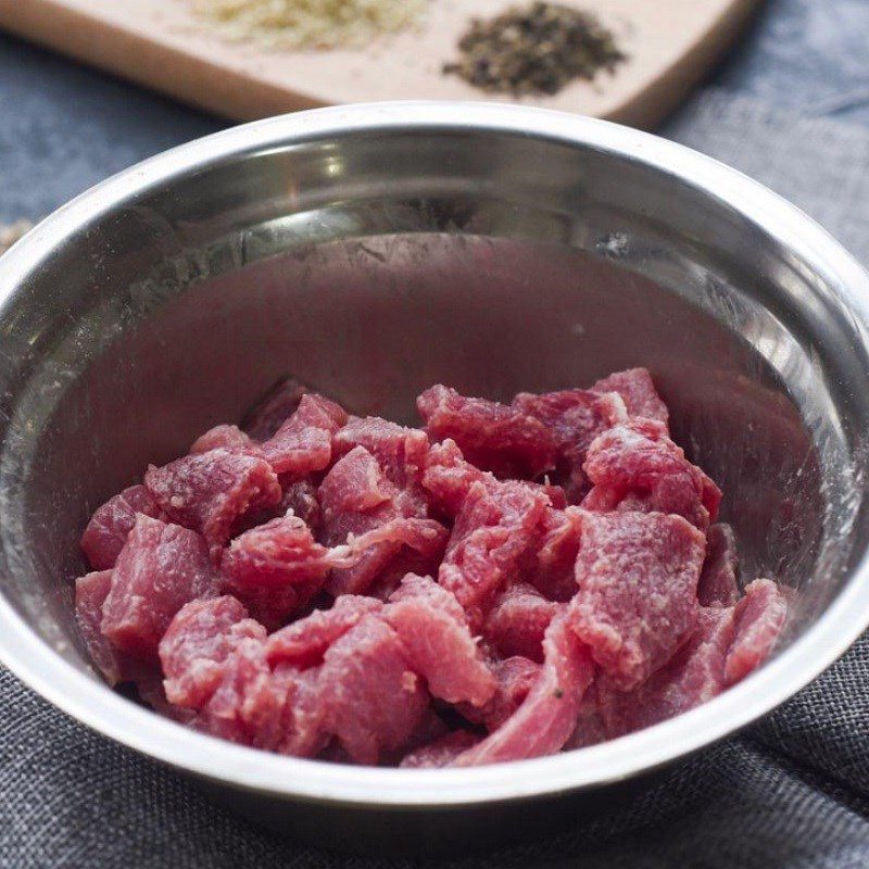 Step 1 Prepare the ingredients for shrimp paste with pork