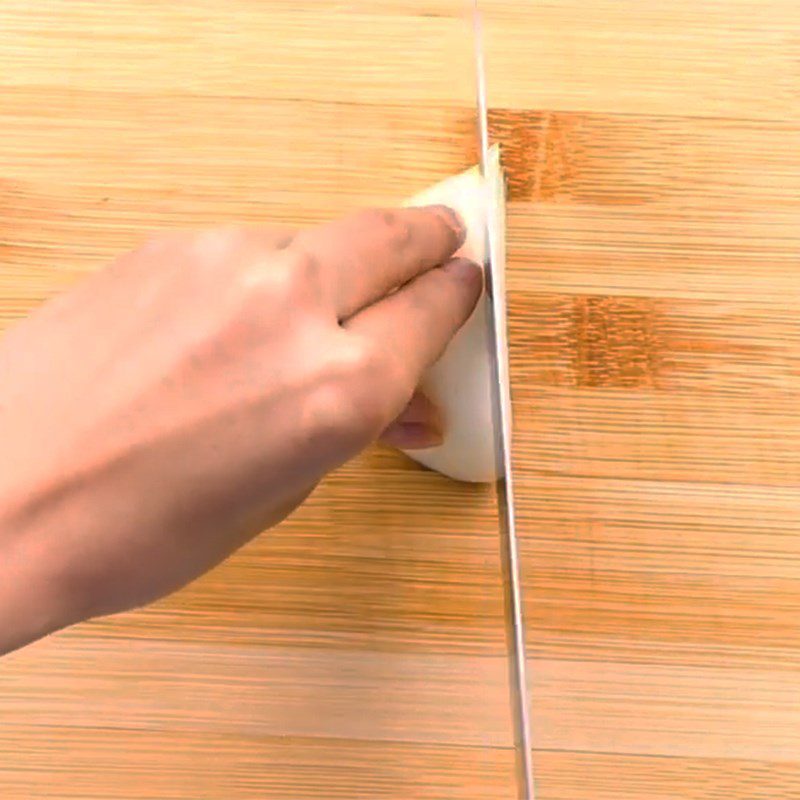 Step 1 Prepare the ingredients Udon noodles stir-fried with mushrooms and meat