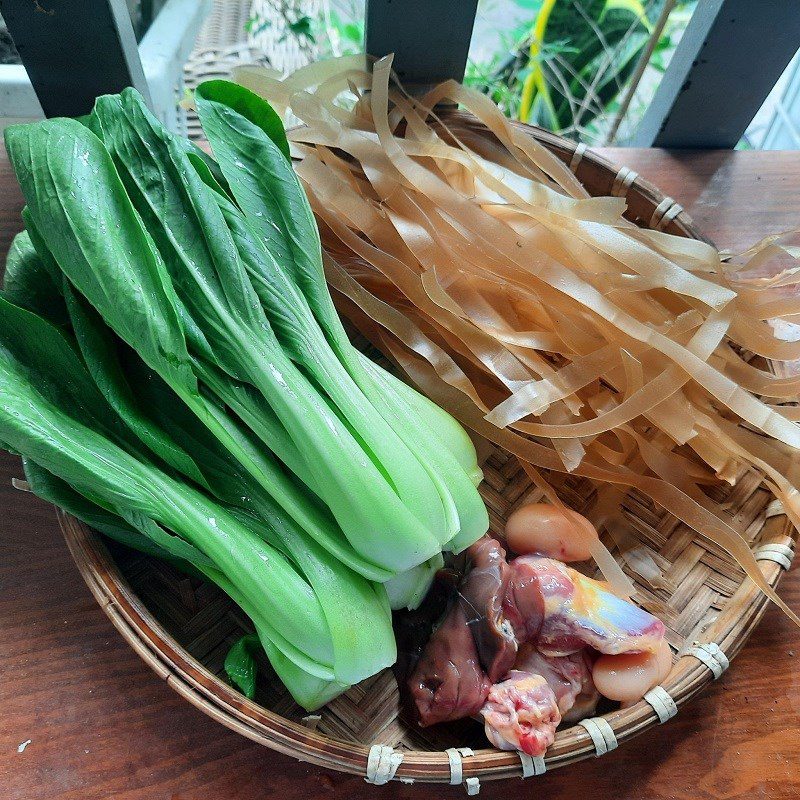 Step 1 Prepare ingredients for Crab noodle stir-fried with chicken intestine