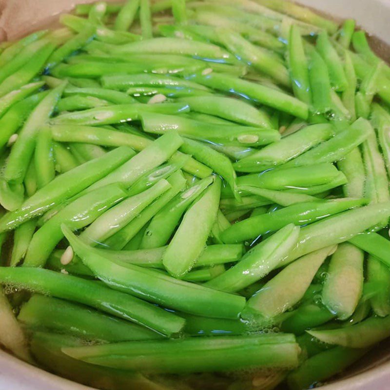 Step 1 Prepare the ingredients for Stir-fried Beef with Green Beans