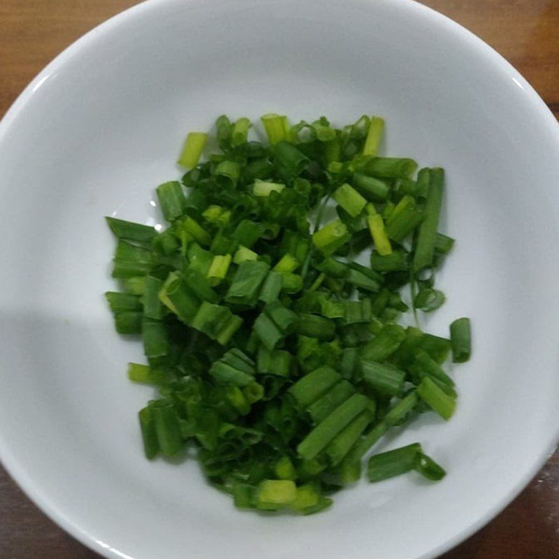 Step 1 Prepare the ingredients for sour soup with red tilapia cooked with vinegar