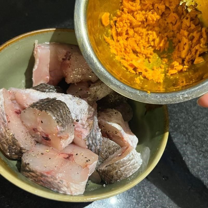 Step 1 Marinate snakehead fish Snakehead fish stewed with turmeric