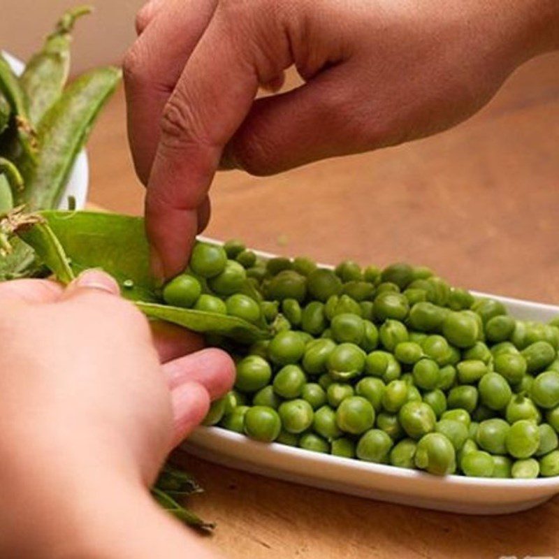 Step 1 Prepare the ingredients for Pea porridge with salmon flakes