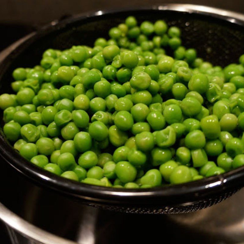 Step 1 Prepare the ingredients for Pea porridge with salmon flakes