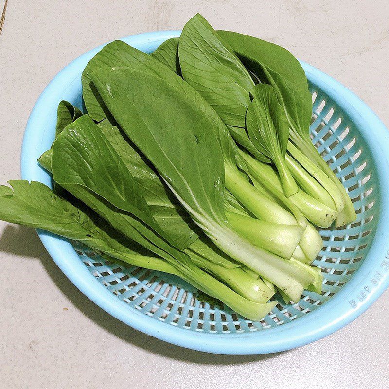 Step 1 Prepare ingredients for Crab noodle stir-fried with chicken intestine