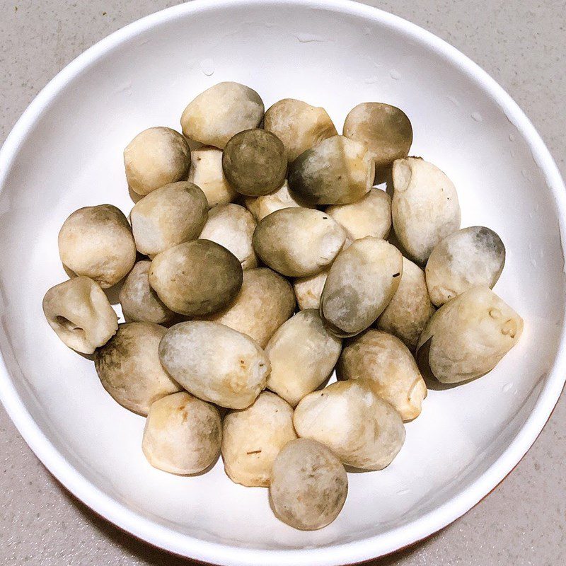 Step 1 Prepare ingredients for stir-fried bok choy with straw mushrooms