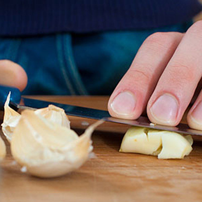 Step 1 Prepare the ingredients Stir-fried mustard greens with garlic