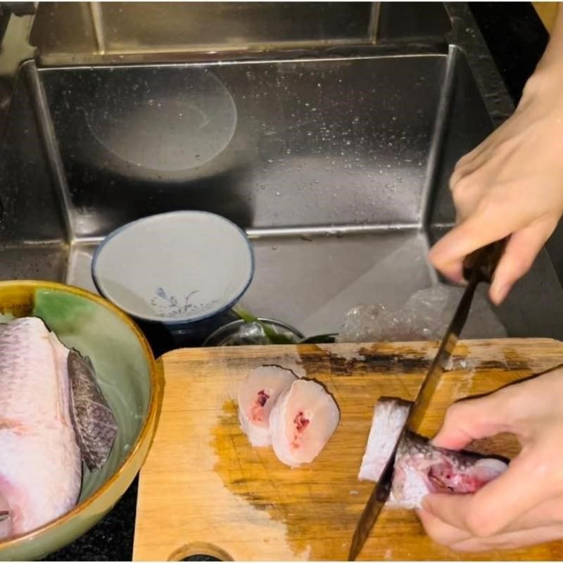 Step 1 Marinate the snakehead fish Snakehead fish stewed with turmeric