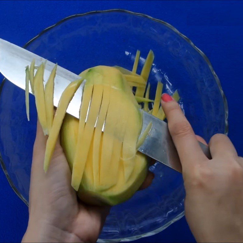 Step 1 Prepare the ingredients for Thai-style catfish mango salad