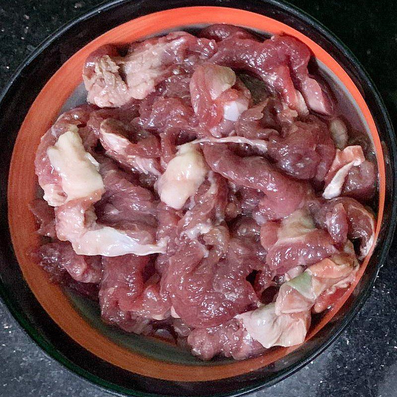 Step 1 Prepare the Ingredients for Stir-fried Beef with Fried Potatoes