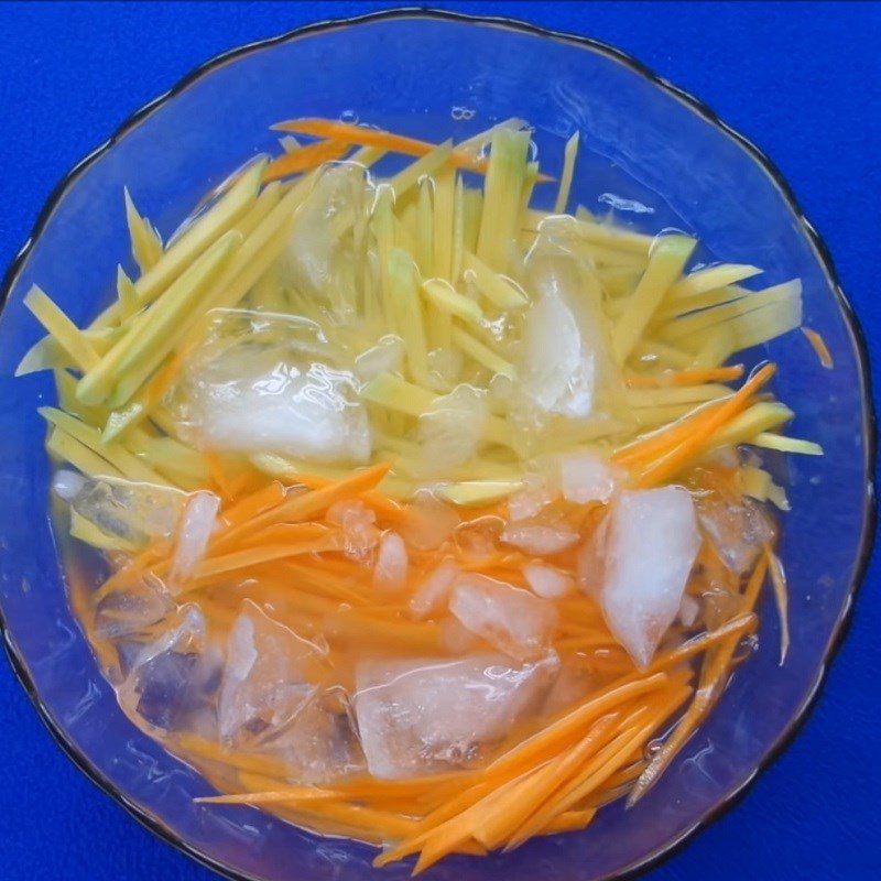 Step 1 Prepare the ingredients for Thai-style catfish mango salad