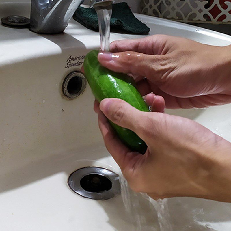 Step 1 Prepare the ingredients for Spinach and Celery Juice