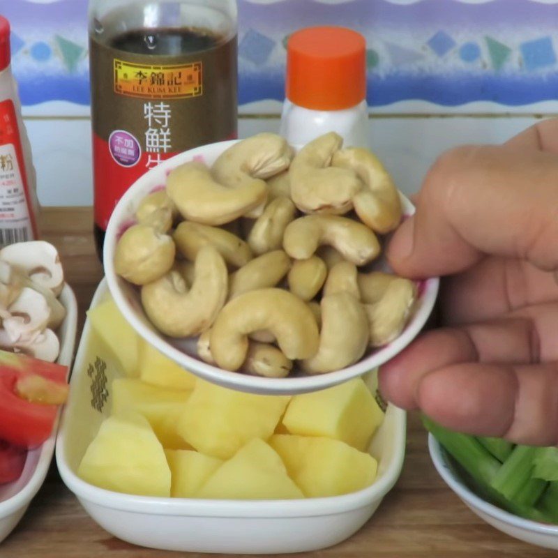 Step 1 Prepare the ingredients for Cashew Potato Soup