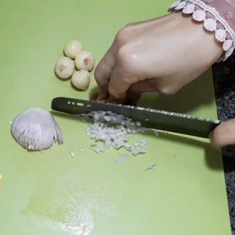 Step 4 Prepare the marinated ingredients Sticky rice with pandan leaf and braised pork