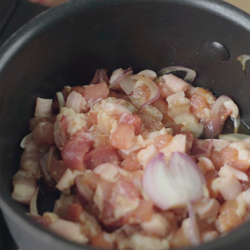 Step 1 Prepare the ingredients and marinate the meat for Moon Cake with sticky rice filling and braised pork