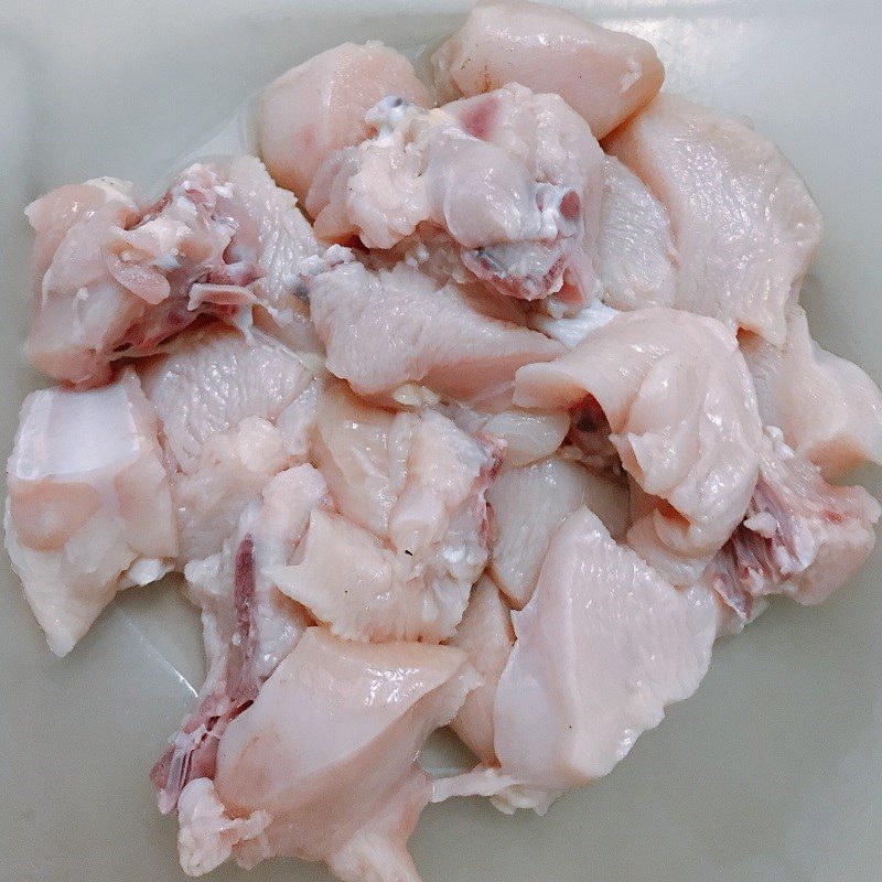 Step 1 Prepare the ingredients for Chicken braised with lime leaves