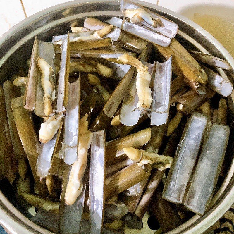 Step 1 Prepare razor clams and other ingredients Butter Garlic Razor Clams