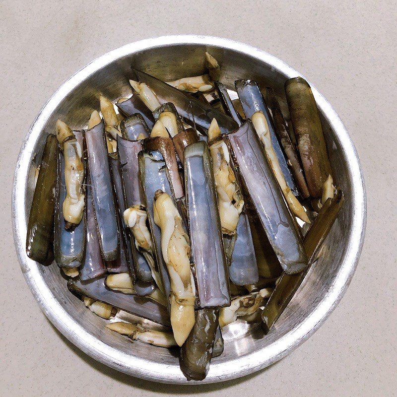 Step 1 Prepare razor clams and other ingredients Butter Garlic Razor Clams