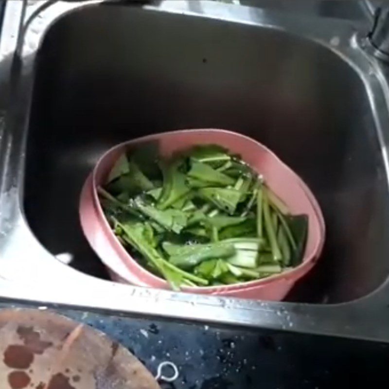 Step 1 Prepare the vegetables for Stir-fried noodles with beef balls