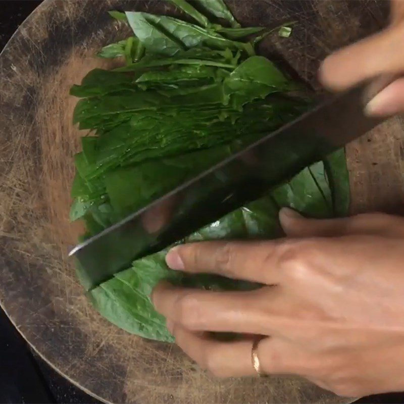 Step 2 Prepare the Malabar Spinach for Pork and Malabar Spinach Porridge