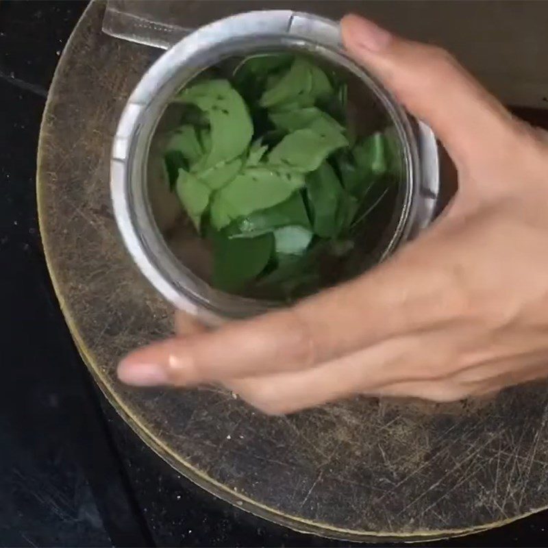 Step 2 Prepare the water spinach Pork porridge with water spinach and carrot