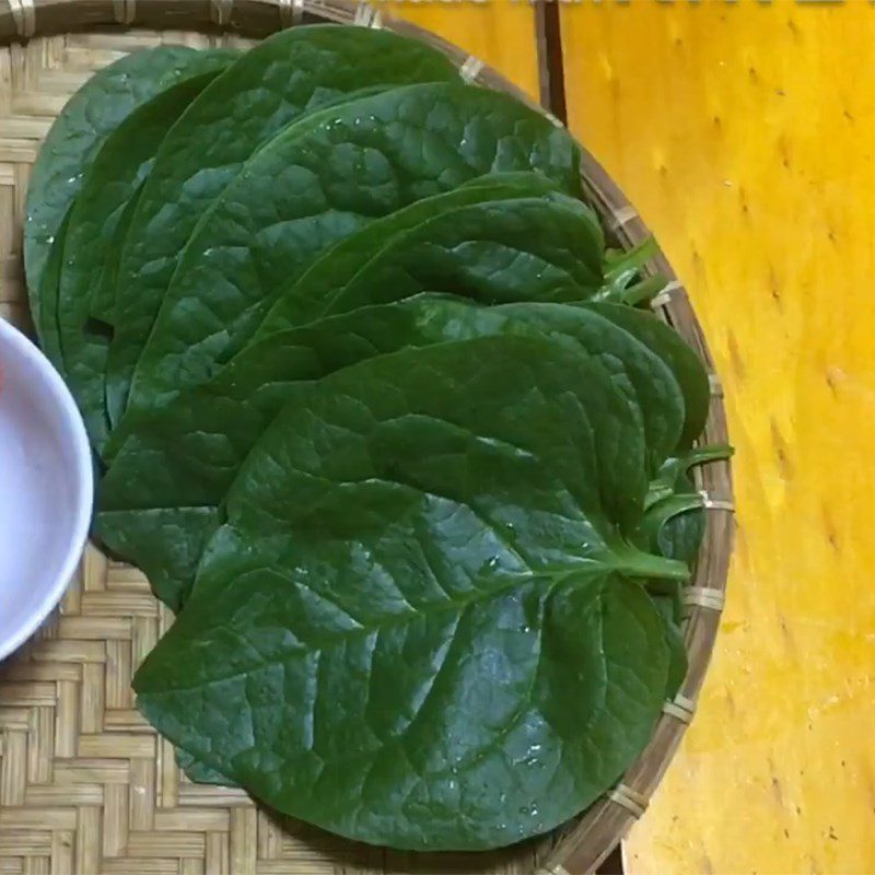 Step 2 Prepare the Malabar Spinach for Pork and Malabar Spinach Porridge