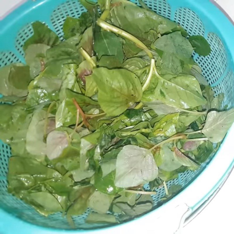 Step 1 Preparing vegetables for Vegetable soup with shrimp and minced meat