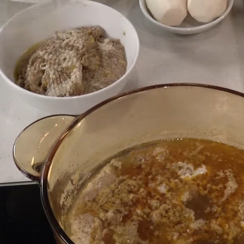 Step 3 Cook the soup Taro soup with water spinach and crab