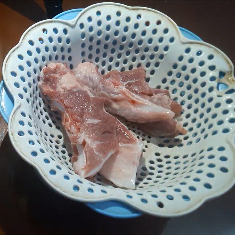 Step 1 Prepare the rib cartilage Fried rib cartilage with fish sauce