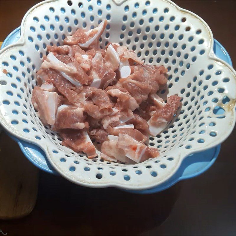 Step 1 Prepare the ribs Crispy ribs fried with fish sauce