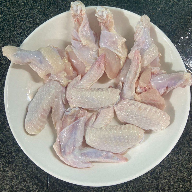 Step 1 Prepare chicken wings Fried chicken wings with fish sauce using an air fryer