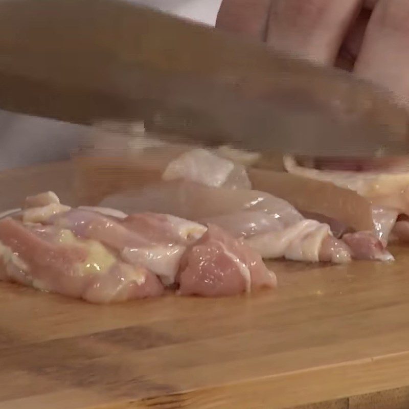 Step 1 Prepare the chicken for Stir-fried Papaya with Chicken