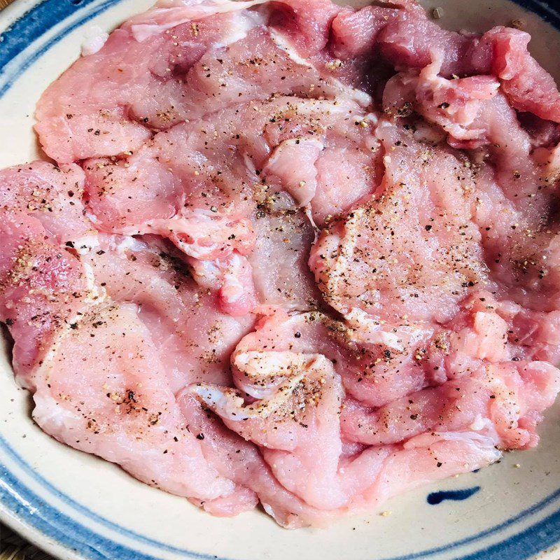 Step 1 Prepare the pork Meat coated with breadcrumbs