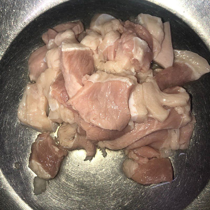 Step 2 Prepare the pork and other ingredients Fresh bamboo shoots stir-fried with pork