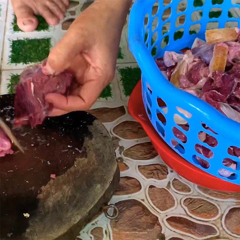 Step 1 Prepare the buffalo meat Buffalo meat braised with lemongrass